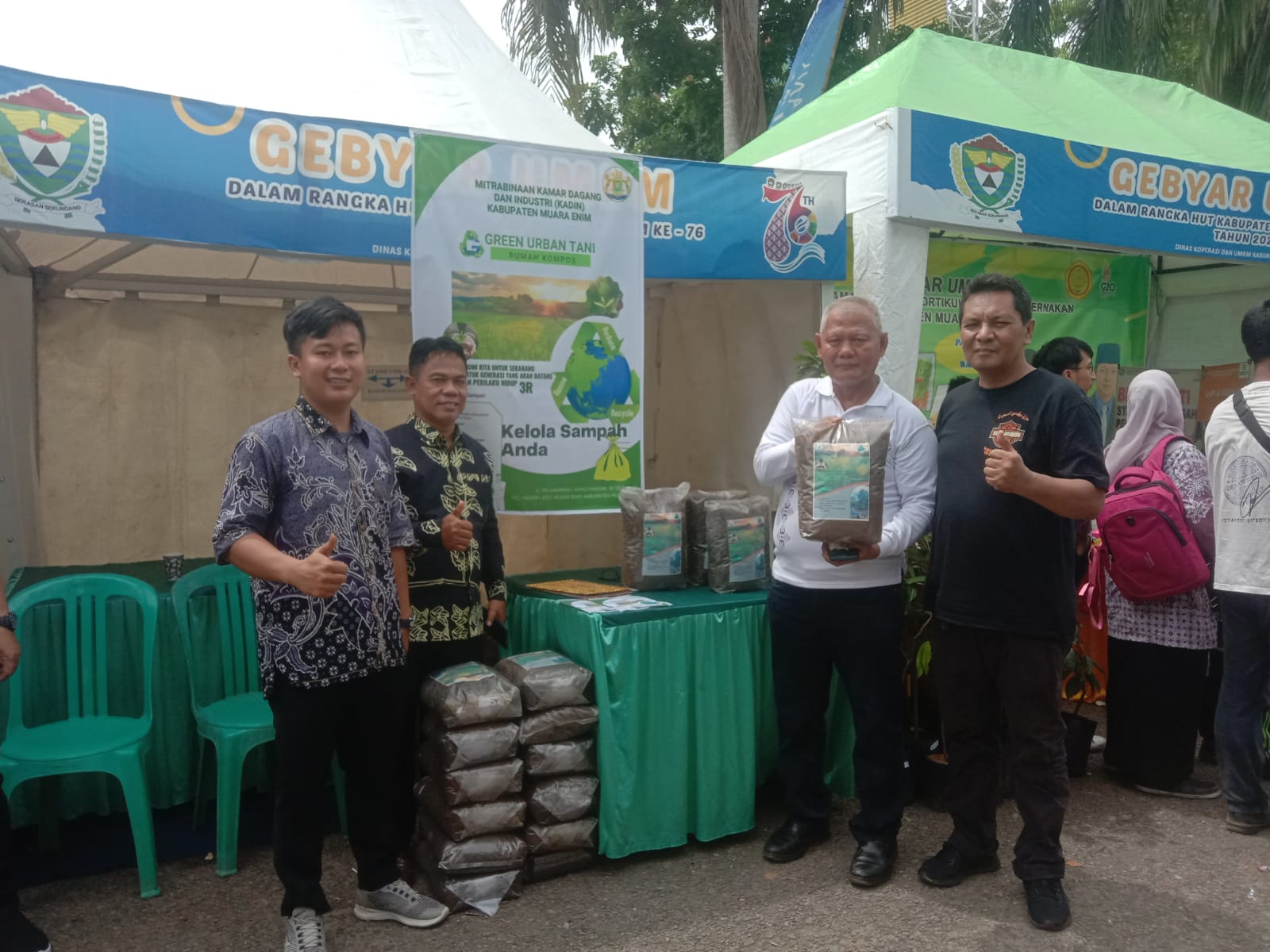 Ketua KADIN Muara Enim dan PJ Sekda Foto Bersama di Stan Green Urban Tani.